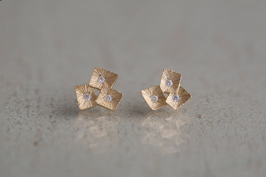 Akiraka earrings + mele diamonds (ice color)