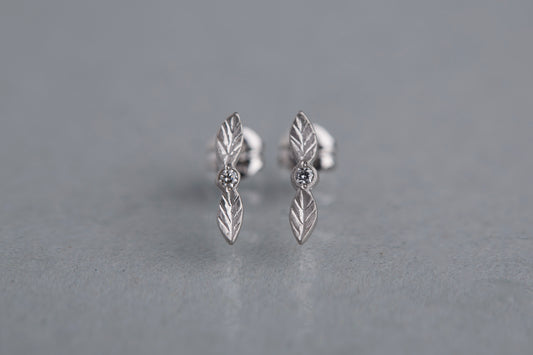Bloom earrings + diamond