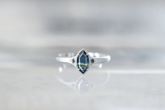 Bicolor sapphire ring