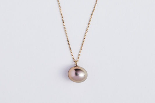 Metallic pearl necklace