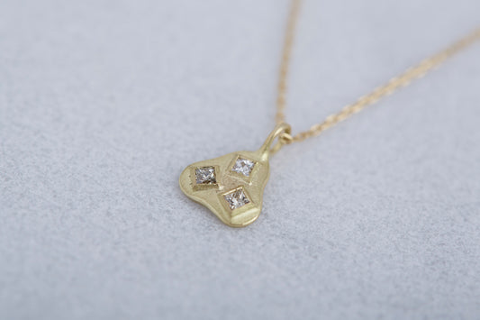 Petit square diamonds necklace