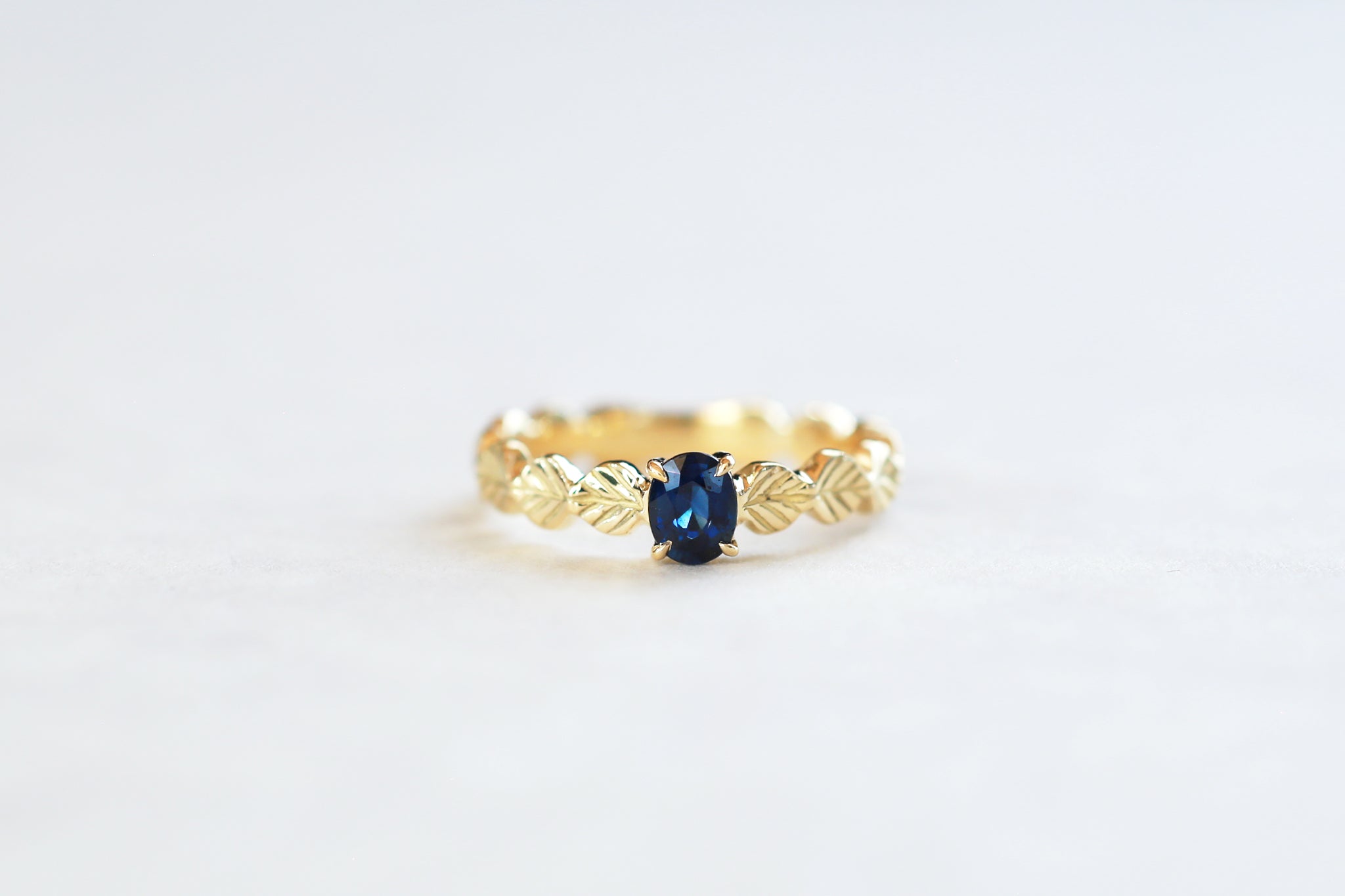 Leaf little ring + blue sapphire – Ryui