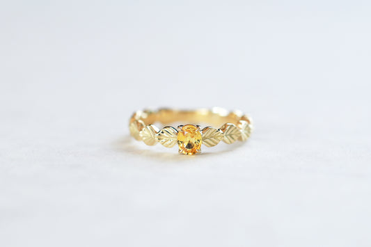 Leaf little ring + yellow sapphire