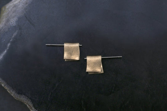 Snug earrings " square " / K10