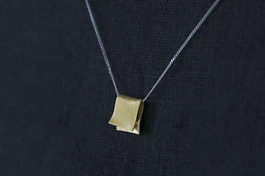 Snug necklace " square " / K10