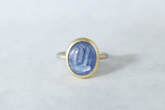 Growth lines sapphire ring
