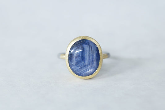 Growth lines sapphire ring
