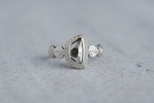 Leaf ring + diamond ( trapezoid )