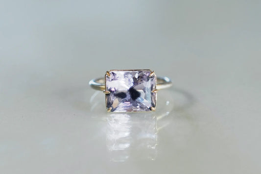 Romanechite in amethyst ring