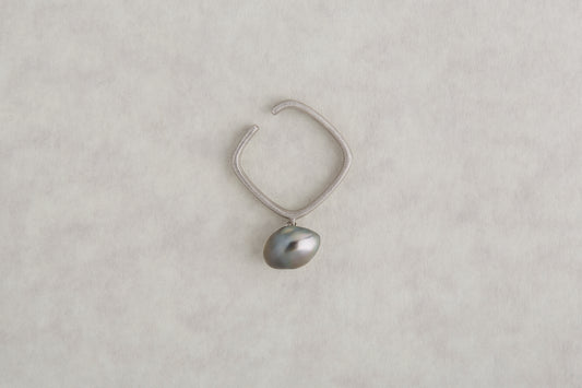 Syami hanging ear cuff + tahiti pearl