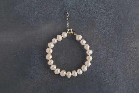 White pearl bracelet