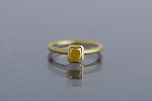 Yellow diamond ring -bezel-