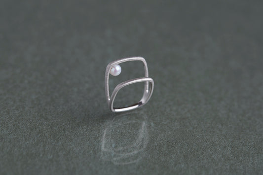 Syami frame ring + pearl / Silver