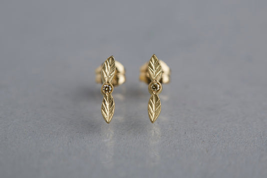 Bloom earrings + diamond (olive)