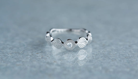 Leaf milgrain ring + diamond (clear) / Pt900