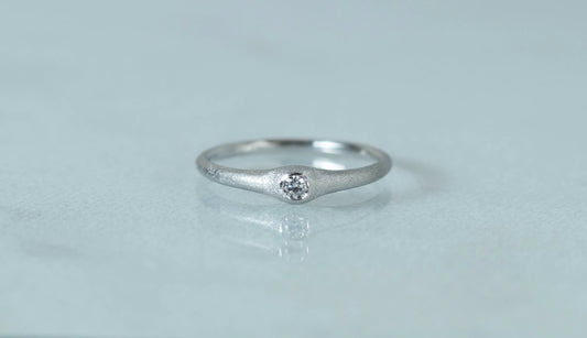 Cradle ring + diamond / Pt900