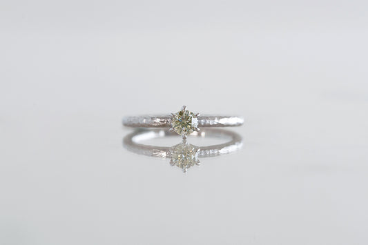 Twig ring + diamond ( light green )