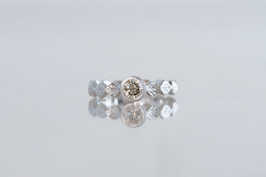 Leaf little ring + diamond