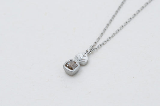 Leaf necklace + diamond ( bezel )