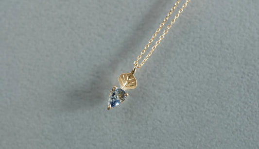 Leaf necklace + bicolor sapphire