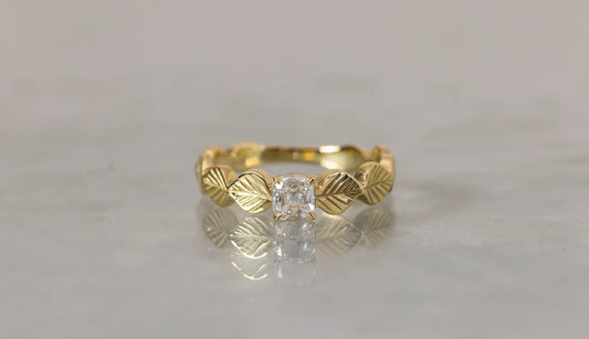 Leaf ring + diamond (clear)