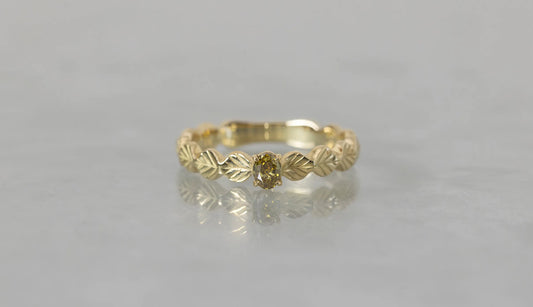 Leaf little ring + diamond (olive)