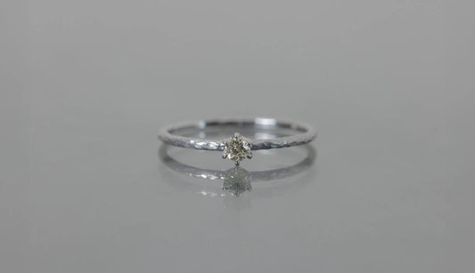 Twig + 0.1ct diamond ring (very light brown) / Pt900
