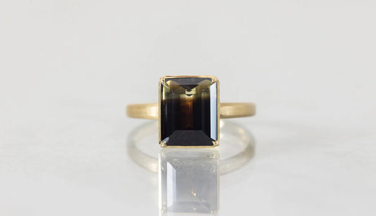 Bicolor chrysoberyl ring