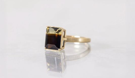 Bicolor chrysoberyl ring