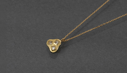 Petit square diamonds necklace