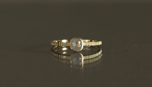 Unknown knowns line ring + diamond (ice color)