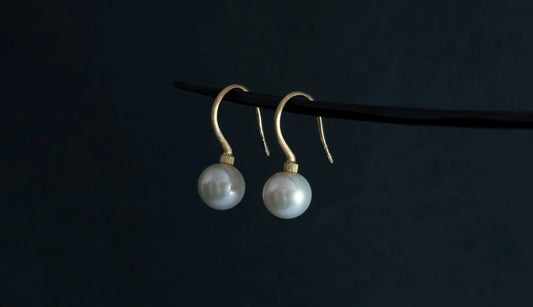 Pearl hook earrings / K18YG