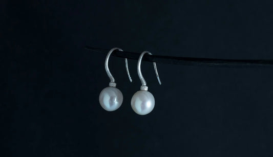 Pearl hook earrings / Pt900