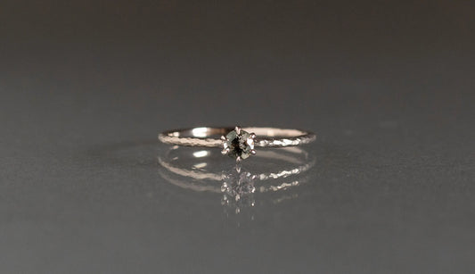Twig ring + sapphire ( ash green )