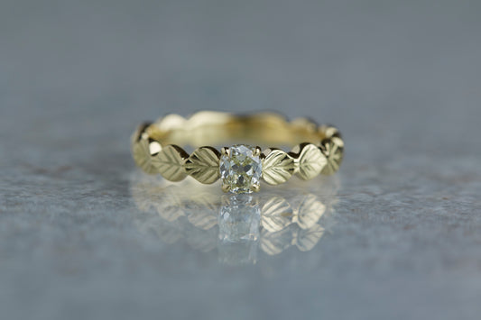 Leaf little ring + diamond
