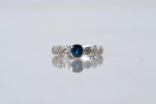 Leaf little ring + sapphire (blue)