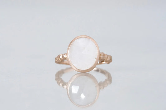 Whisper ring + sapphire (beige)