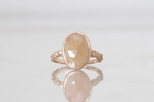 Whisper ring + sapphire (beige)