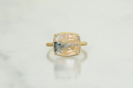 Amphibole & limonite in quartz ring