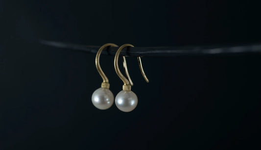 Pearl hook earrings / K18YG