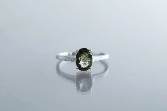 Ludwigite in peridot ring