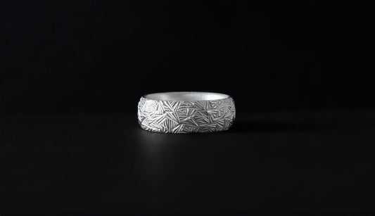 Traces ring " narrow "