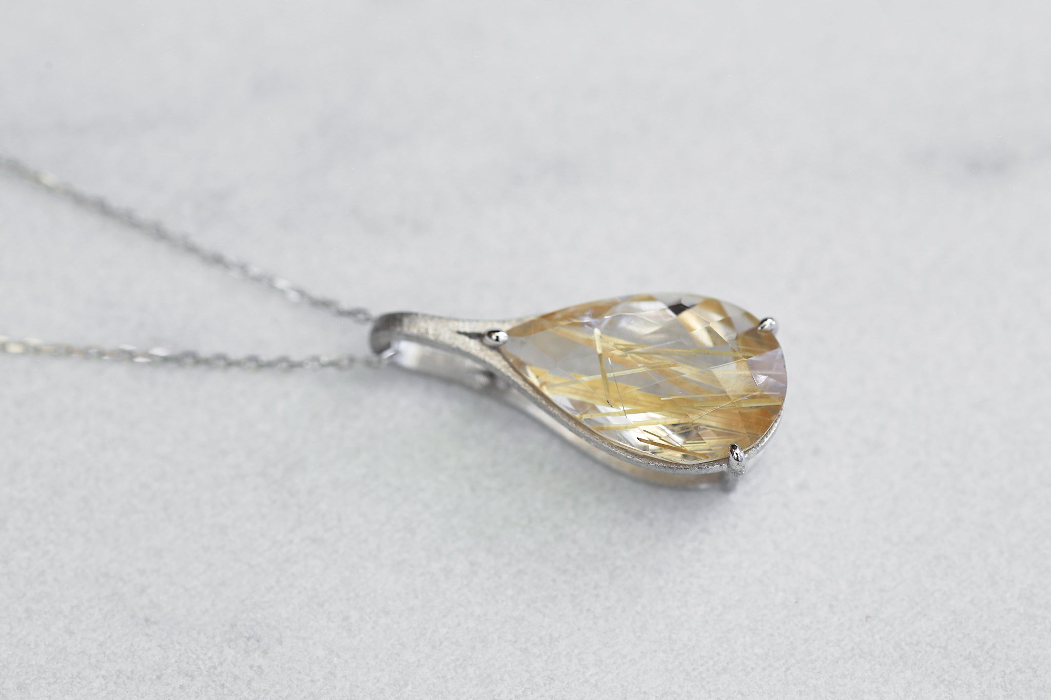 至宝の輝き 黄金の雫ペンダント⑨（ルチルクォーツ） 楽天市場】ルチルクォーツ ペンダント 一粒 シンプル ルチル