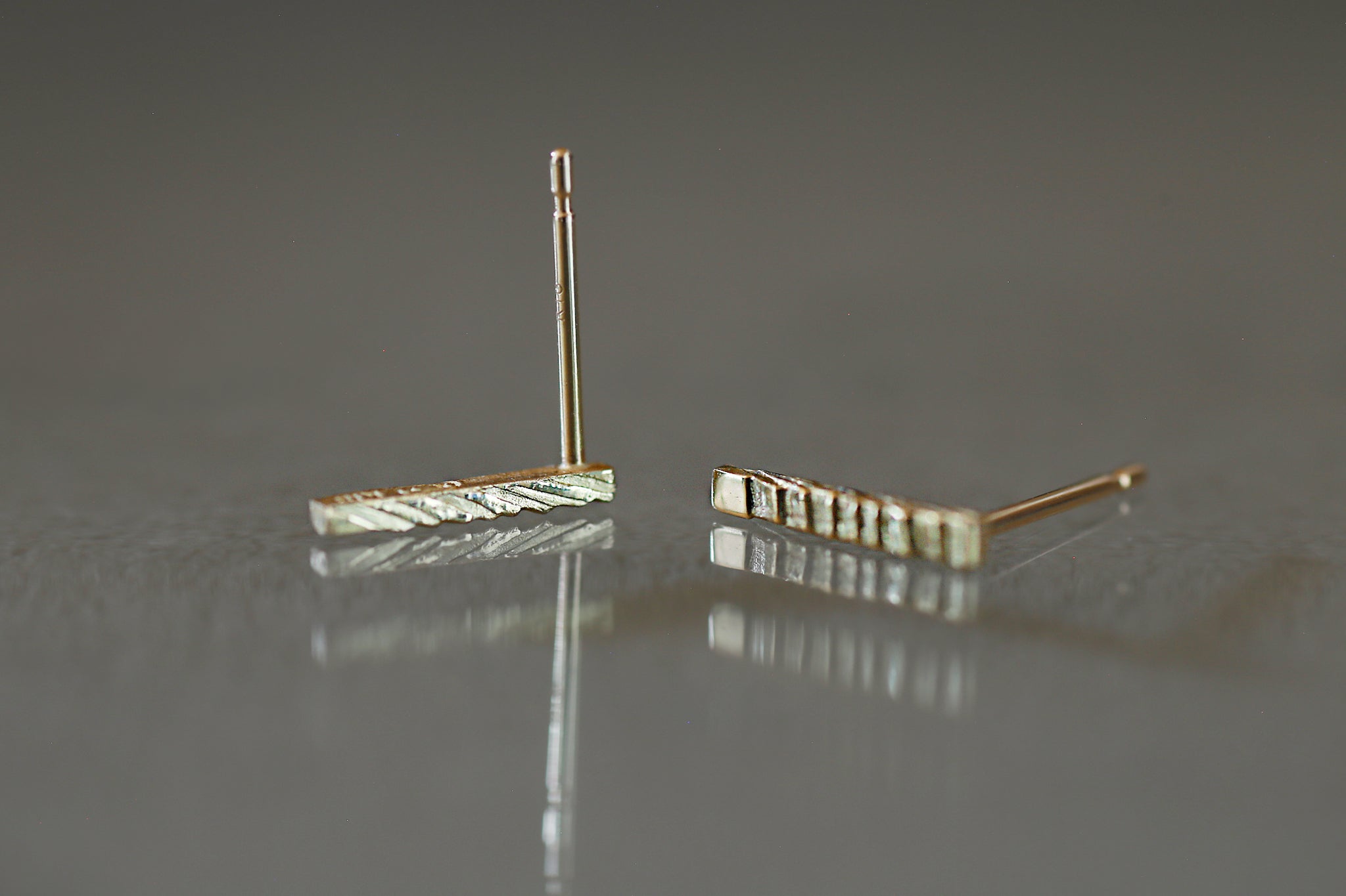 アクセサリー Ryui Unknown knowns line earrings Unknown knowns line ピアス– Ryui