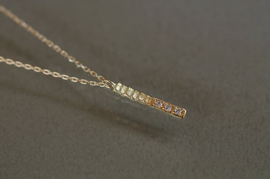 Unknown knowns line necklace + diamond