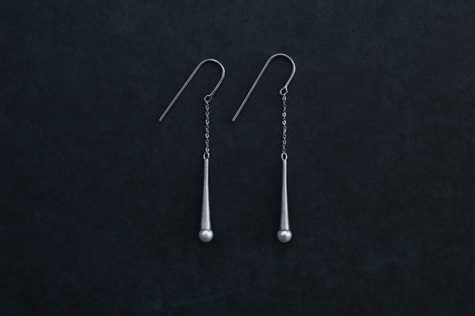 Raindrop pearl earrings / Silver