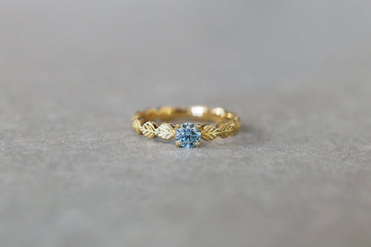 Leaf little ring + Ice blue diamond / K18