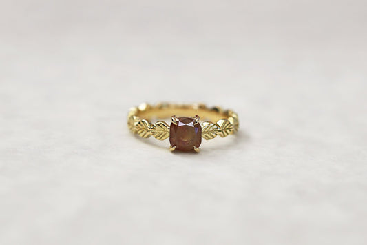 【※イベント出品中につきSold Out表示】Leaf little ring + cusion cut diamond（red brown） / K18