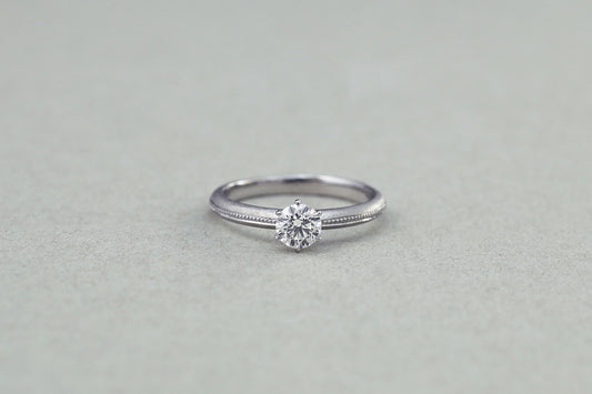 Milgrain ring + 0.3ct diamond / Pt900