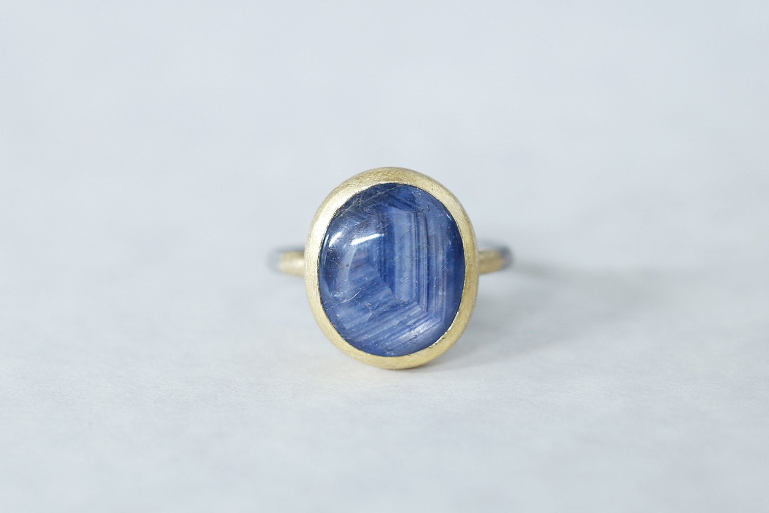 Growth lines sapphire ring – Ryui